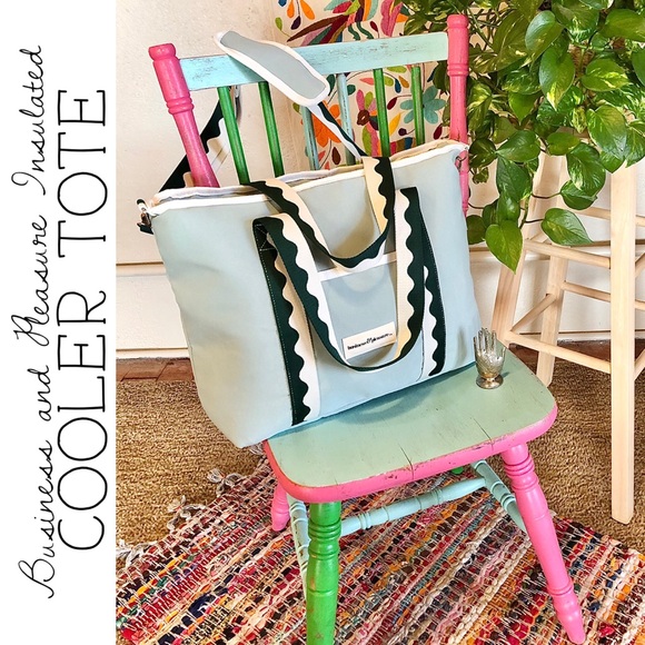 Business and Pleasure Rivie Green Insulated Cooler Tote - Picture 1 of 3